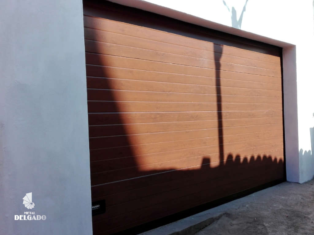 puerta puerta seccional imitacion madera